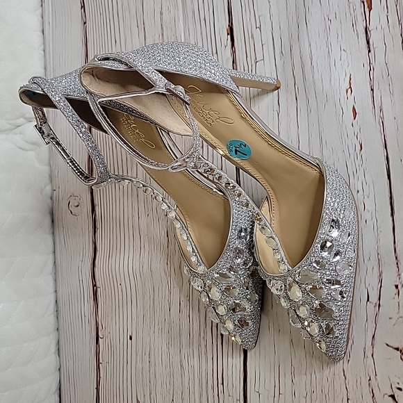 Jewel Badgley Mischka Shoes - Badgley Mischka Jewel Silver T-straps with Jewels Size 7.5 NWOT